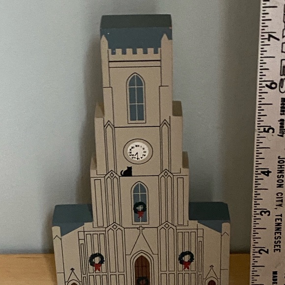 St. Patrick's Church New Orleans vintage Cat's Meow Christmas wooden figurine - Picture 2 of 2